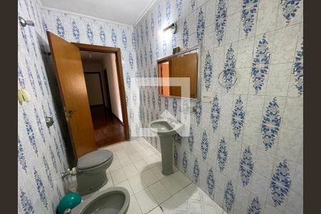 Casa à venda com 276m², 5 quartos e 4 vagas Casa à venda com 276m², 5 quartos e 4 vagasBanheiro