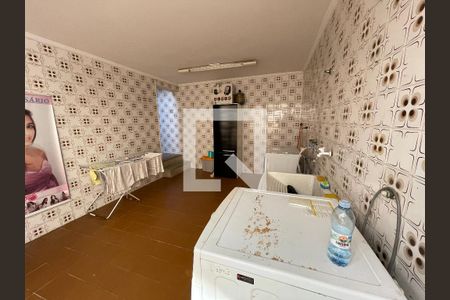 Casa à venda com 276m², 5 quartos e 4 vagas Casa à venda com 276m², 5 quartos e 4 vagasÁrea de Serviço
