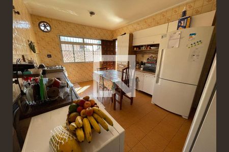 Casa à venda com 276m², 5 quartos e 4 vagas Casa à venda com 276m², 5 quartos e 4 vagasCozinha