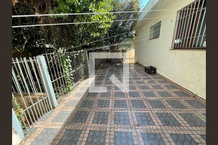 Casa à venda com 276m², 5 quartos e 4 vagas Casa à venda com 276m², 5 quartos e 4 vagasQuintal
