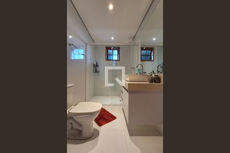 Casa à venda com 272m², 5 quartos e 3 vagas Casa à venda com 272m², 5 quartos e 3 vagasBanheiro da suíte