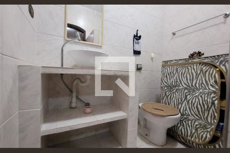 Casa à venda com 272m², 5 quartos e 3 vagas Casa à venda com 272m², 5 quartos e 3 vagasBanheiro da suíte 2