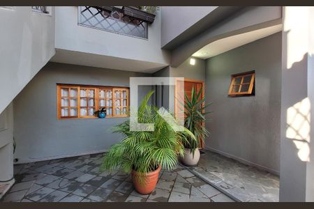 Casa à venda com 272m², 5 quartos e 3 vagas Casa à venda com 272m², 5 quartos e 3 vagasGaragem