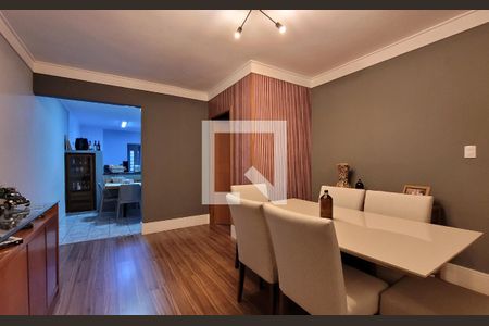 Casa à venda com 272m², 5 quartos e 3 vagas Casa à venda com 272m², 5 quartos e 3 vagasSala - Casa 2