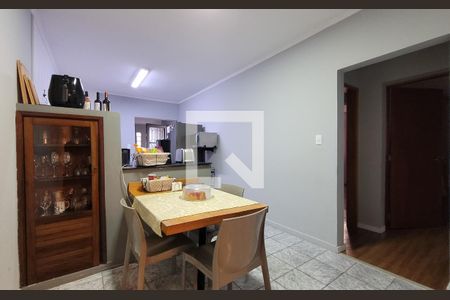 Casa à venda com 272m², 5 quartos e 3 vagas Casa à venda com 272m², 5 quartos e 3 vagasCozinha