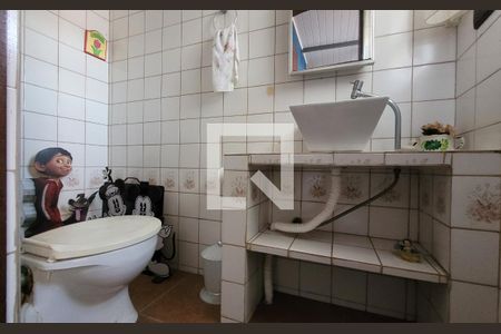 Casa à venda com 272m², 5 quartos e 3 vagas Casa à venda com 272m², 5 quartos e 3 vagasBanheiro