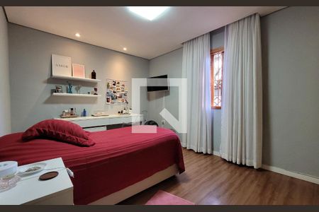 Casa à venda com 272m², 5 quartos e 3 vagas Casa à venda com 272m², 5 quartos e 3 vagasSuíte