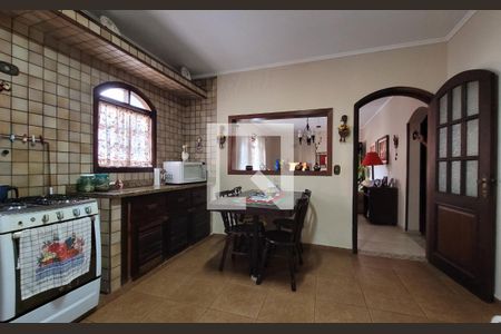 Casa à venda com 272m², 5 quartos e 3 vagas Casa à venda com 272m², 5 quartos e 3 vagasCozinha