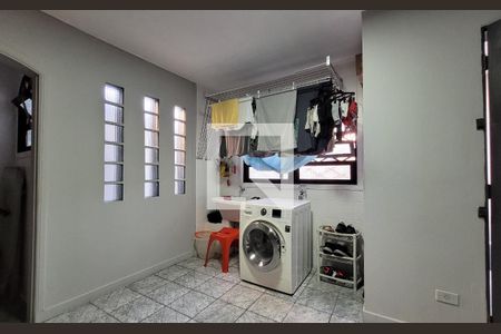 Casa à venda com 272m², 5 quartos e 3 vagas Casa à venda com 272m², 5 quartos e 3 vagasLavanderia