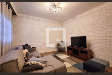 Casa à venda com 272m², 5 quartos e 3 vagas Casa à venda com 272m², 5 quartos e 3 vagasSala - Casa 2