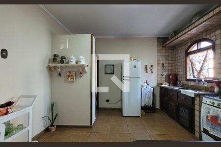 Casa à venda com 272m², 5 quartos e 3 vagas Casa à venda com 272m², 5 quartos e 3 vagasCozinha