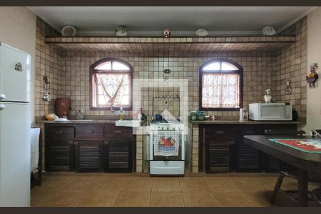 Casa à venda com 272m², 5 quartos e 3 vagas Casa à venda com 272m², 5 quartos e 3 vagasCozinha