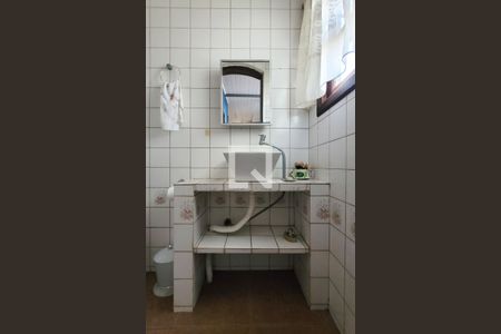 Casa à venda com 272m², 5 quartos e 3 vagas Casa à venda com 272m², 5 quartos e 3 vagasBanheiro