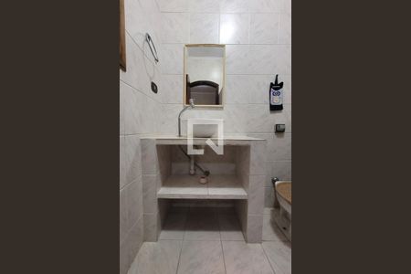 Casa à venda com 272m², 5 quartos e 3 vagas Casa à venda com 272m², 5 quartos e 3 vagasBanheiro da suíte 2