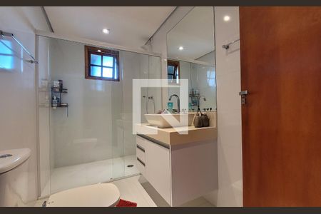 Casa à venda com 272m², 5 quartos e 3 vagas Casa à venda com 272m², 5 quartos e 3 vagasBanheiro da suíte