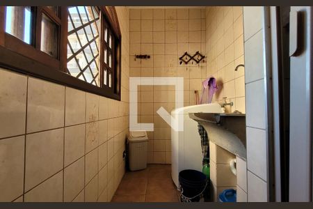 Casa à venda com 272m², 5 quartos e 3 vagas Casa à venda com 272m², 5 quartos e 3 vagasLavanderia