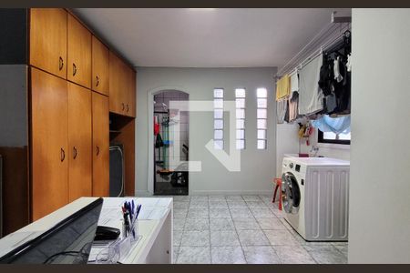 Casa à venda com 272m², 5 quartos e 3 vagas Casa à venda com 272m², 5 quartos e 3 vagasLavanderia