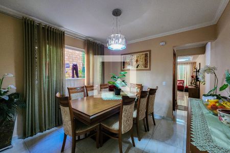 Casa à venda com 170m², 3 quartos e 2 vagas Casa à venda com 170m², 3 quartos e 2 vagasSala de Jantar