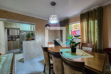 Casa à venda com 170m², 3 quartos e 2 vagas Casa à venda com 170m², 3 quartos e 2 vagasSala de Jantar