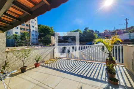 Casa à venda com 170m², 3 quartos e 2 vagas Casa à venda com 170m², 3 quartos e 2 vagasVaranda da Suíte