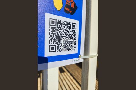 Casa à venda com 170m², 3 quartos e 2 vagas Casa à venda com 170m², 3 quartos e 2 vagasPlaca LHSW-224