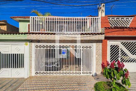 Casa à venda com 170m², 3 quartos e 2 vagas Casa à venda com 170m², 3 quartos e 2 vagasFachada