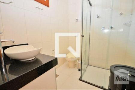 Casa à venda com 619m², 5 quartos e 7 vagasBanheiro 1