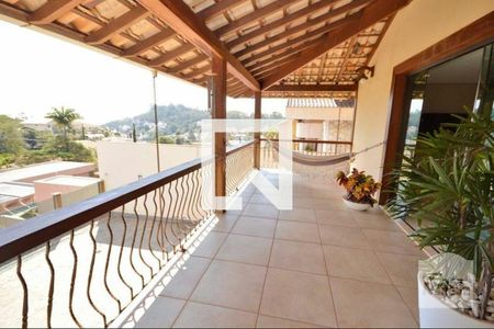 Casa à venda com 619m², 5 quartos e 7 vagasÁrea Externa