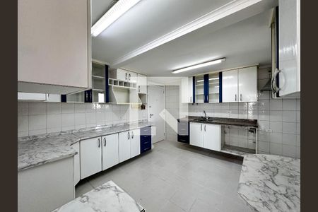 Apartamento à venda com 230m², 4 quartos e 5 vagasCozinha