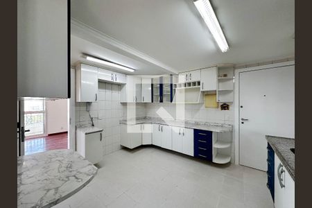 Apartamento à venda com 230m², 4 quartos e 5 vagasCozinha