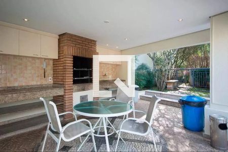 Apartamento à venda com 230m², 4 quartos e 5 vagas Apartamento à venda com 230m², 4 quartos e 5 vagasChurrasqueira