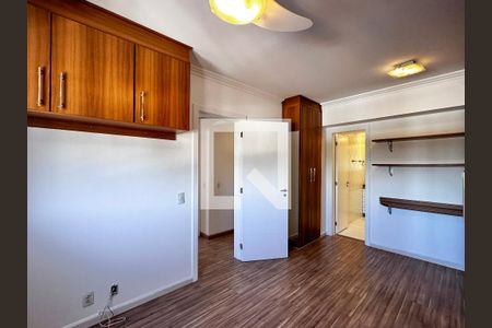 Apartamento à venda com 230m², 4 quartos e 5 vagasSuíte 2