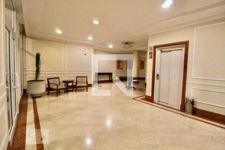 Apartamento à venda com 230m², 4 quartos e 5 vagas Apartamento à venda com 230m², 4 quartos e 5 vagasHall Social Bloco