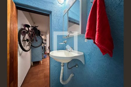 Casa à venda com 325m², 3 quartos e 5 vagas Casa à venda com 325m², 3 quartos e 5 vagasLavabo na garagem