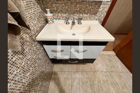 Casa à venda com 325m², 3 quartos e 5 vagas Casa à venda com 325m², 3 quartos e 5 vagasBanheiro