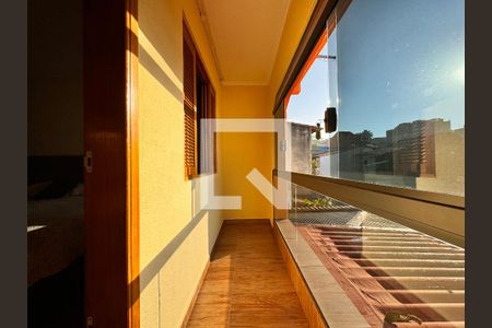 Casa à venda com 325m², 3 quartos e 5 vagas Casa à venda com 325m², 3 quartos e 5 vagasSacada quarto 3