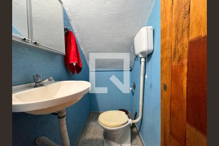 Casa à venda com 325m², 3 quartos e 5 vagas Casa à venda com 325m², 3 quartos e 5 vagasLavabo na garagem