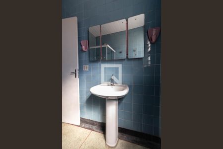 Casa à venda com 298m², 3 quartos e 3 vagasBanheiro 