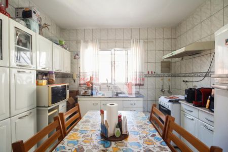 Casa à venda com 90m², 2 quartos e 4 vagas Casa à venda com 90m², 2 quartos e 4 vagasCozinha