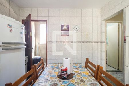 Casa à venda com 90m², 2 quartos e 4 vagas Casa à venda com 90m², 2 quartos e 4 vagasCozinha