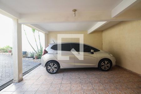 Casa à venda com 90m², 2 quartos e 4 vagas Casa à venda com 90m², 2 quartos e 4 vagasGaragem