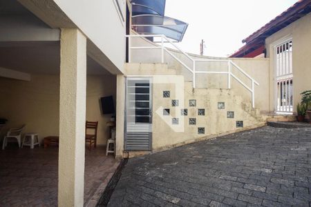Casa à venda com 90m², 2 quartos e 4 vagas Casa à venda com 90m², 2 quartos e 4 vagasGaragem