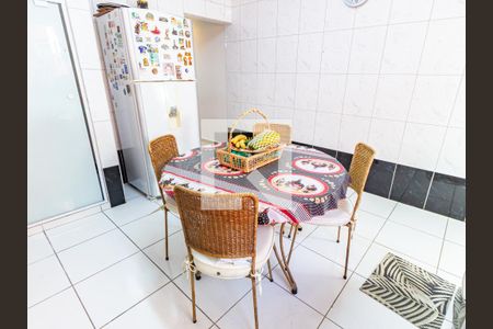 Casa à venda com 160m², 3 quartos e 1 vaga Casa à venda com 160m², 3 quartos e 1 vagaCozinha