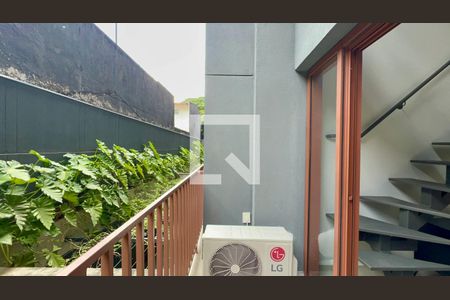 Varanda de kitnet/studio à venda com 1 quarto, 40m² em Jardim das Bandeiras, São Paulo