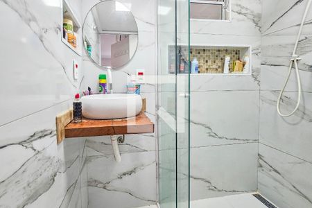 Apartamento para alugar com 140m², 3 quartos e 1 vaga Apartamento para alugar com 140m², 3 quartos e 1 vagaBanheiro da suíte