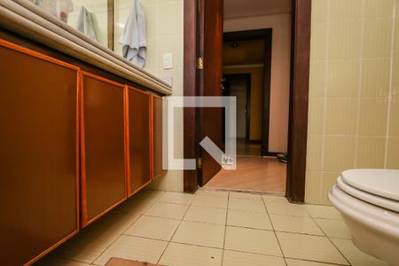 Apartamento à venda com 380m², 5 quartos e 4 vagasBanheiro da Suite 1