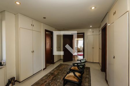 Apartamento à venda com 380m², 5 quartos e 4 vagasCloset da Suite Master