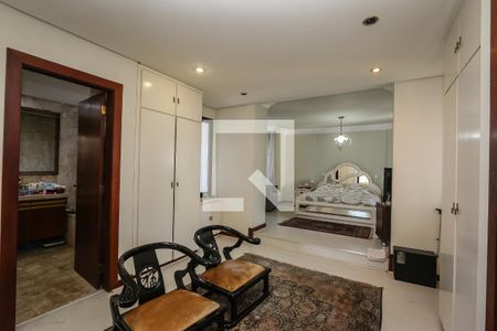 Apartamento à venda com 380m², 5 quartos e 4 vagasCloset da Suite Master