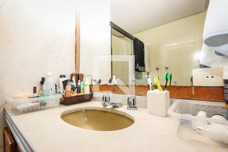 Apartamento à venda com 380m², 5 quartos e 4 vagasBanheiro da Suite 1