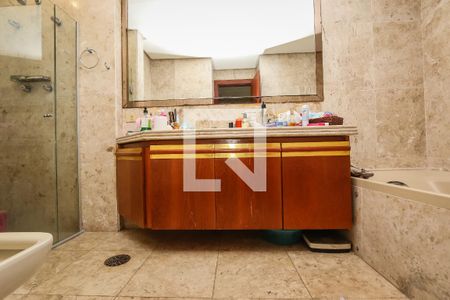 Apartamento à venda com 380m², 5 quartos e 4 vagasBanheiro Feminino da Suite Master